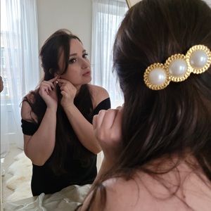 FRENCH PEARL HAIR BARRETTE IN GOLD with faux pearls chic